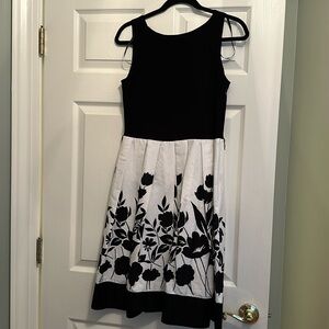 Jessica Howard 8 petite sleeveless knee length black and white dress.